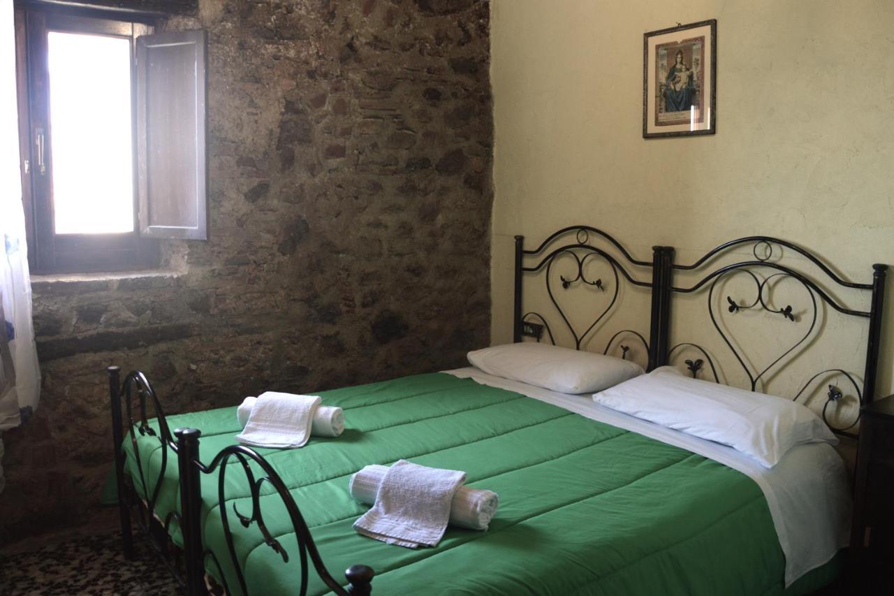 Il Castello Hotel Виджано Екстериор снимка